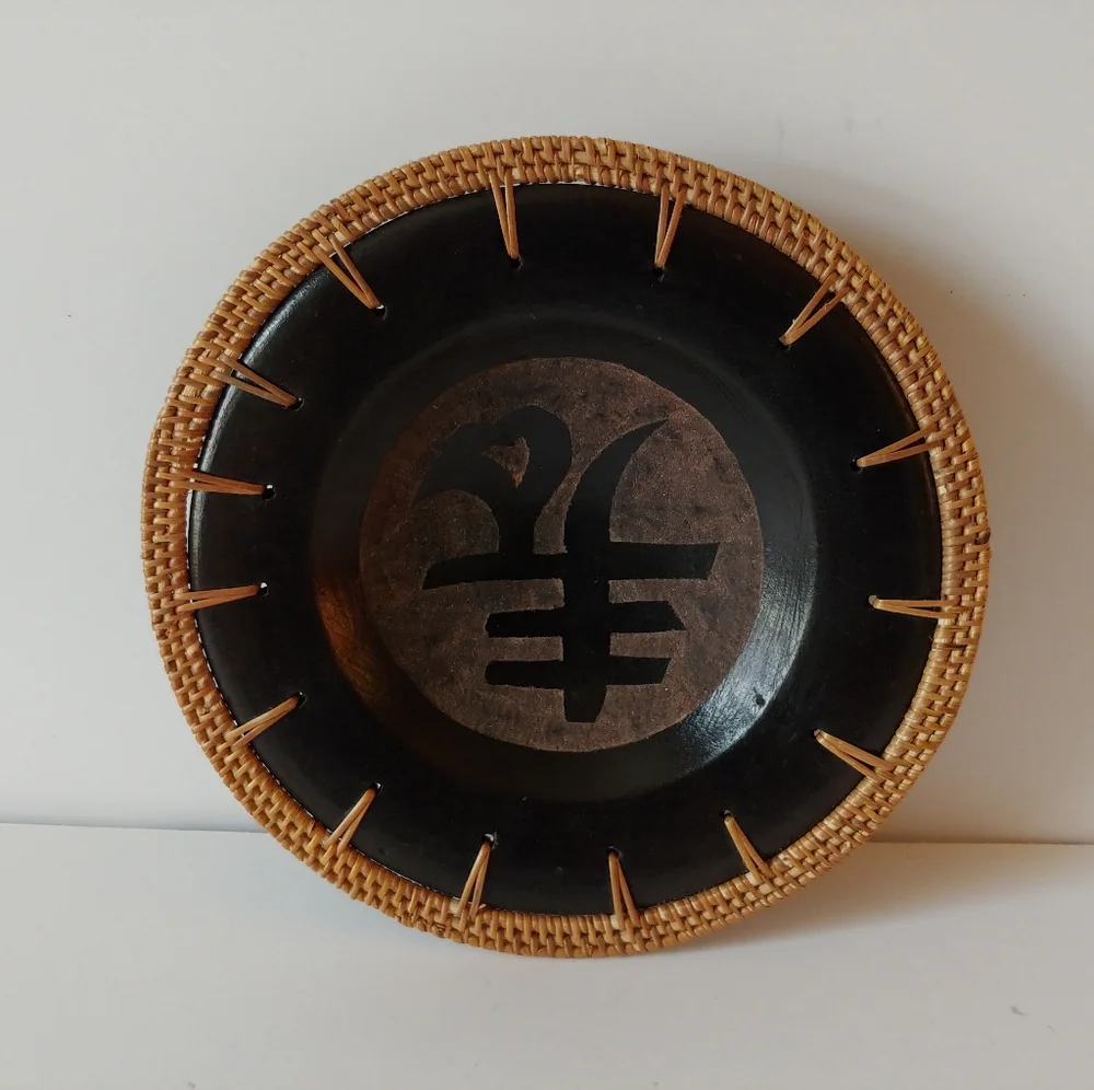 Decorative Plate Reed Wrapped Table Decor
